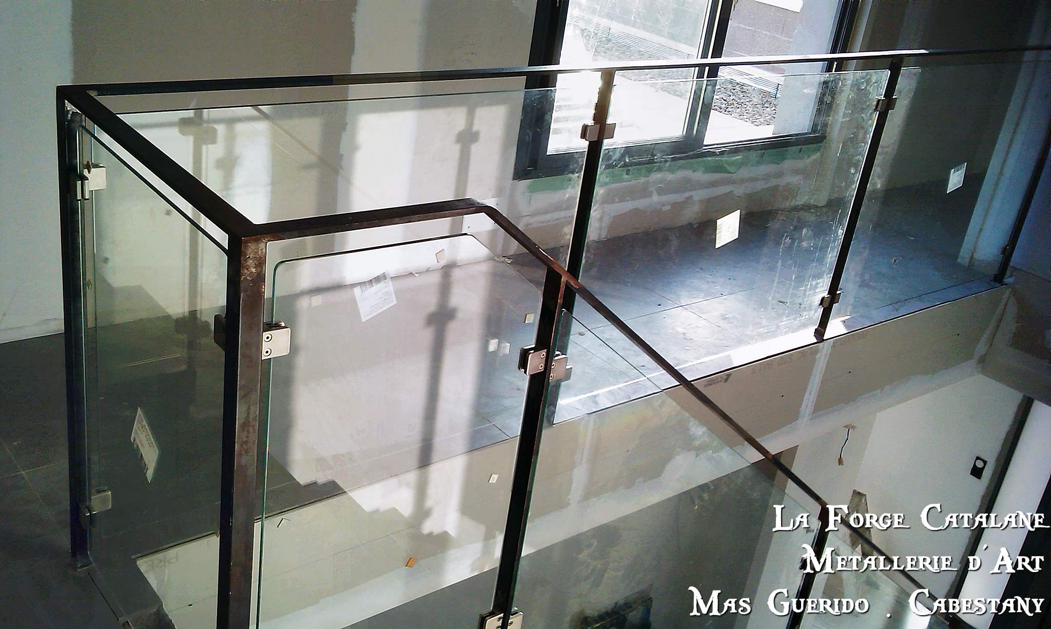 garde corps et rampant remplissage verre forge catalane 1.jpg